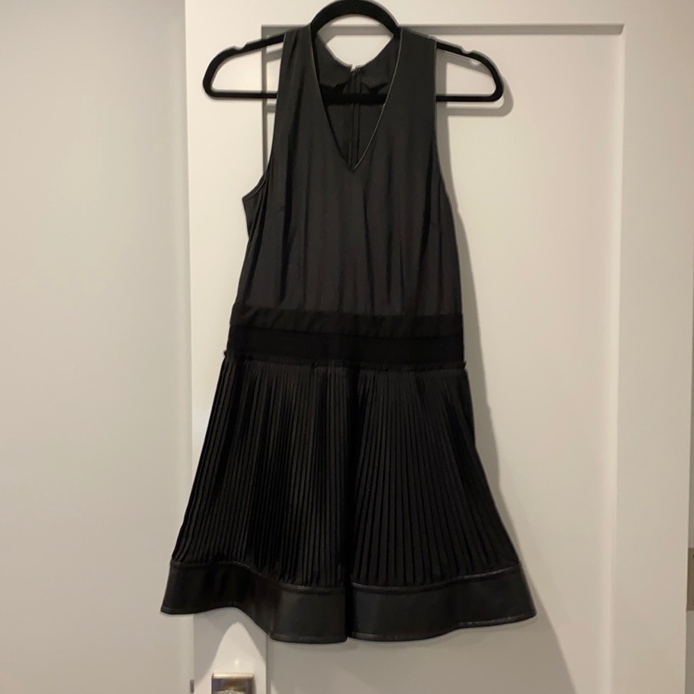 Cut 25 sleeveless dress size 2. Great condition